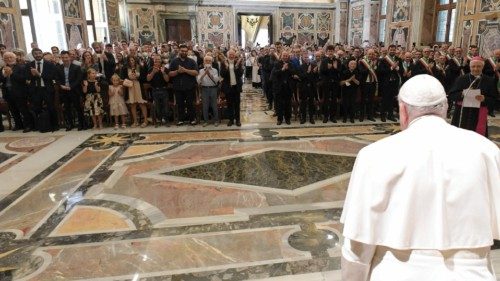 Il cammino sinodale è istituzionale perché appartiene all’essenza propria della Chiesa QUO-194 Il cammino sinodale è istituzionale perché appartiene all’essenza propria della Chiesa QUO-194