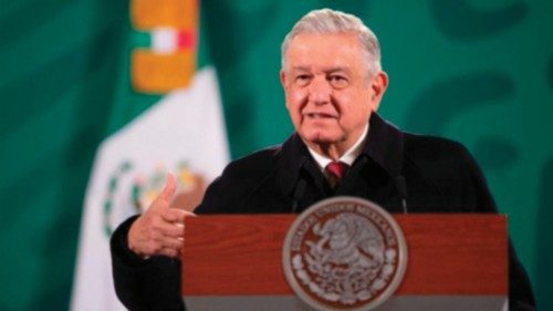 epa08924921 A handout photo made available by the Mexican Presidency shows Head of State of Mexico, ...