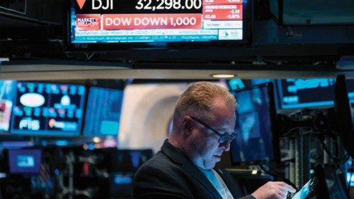 NEW YORK, NEW YORK - AUGUST 26: Traders work on the floor of the New York Stock Exchange (NYSE) on ...