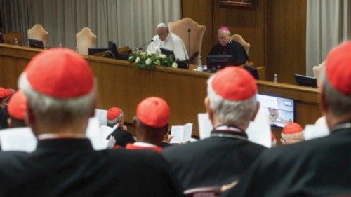  Iniziato l’incontro  del Pontefice  con i cardinali  QUO-196