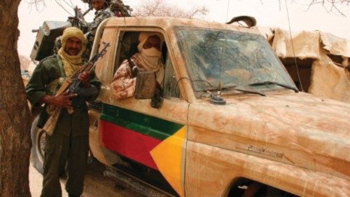 Gli ex guerriglieri del Mali si fondono in un unico gruppo QUO-197 Gli ex guerriglieri del Mali si fondono in un unico gruppo QUO-197
