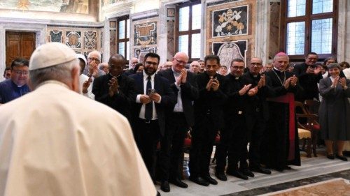 C’è bisogno di una liturgia viva e gioiosa che faccia alzare gli occhi al cielo QUO-199 C’è bisogno di una liturgia viva e gioiosa che faccia alzare gli occhi al cielo QUO-199