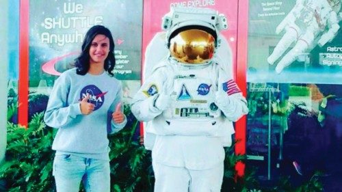 Un satellite donna QUO-200 Un satellite donna QUO-200