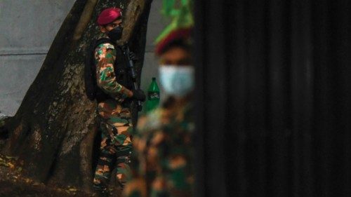 Sri Lanka commandos stand guard after former president Gotabaya Rajapaksa returned to his  ...