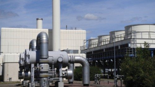 FILE PHOTO: A general view of pipelines on the gas storage facility at the gas trading company VNG ... FILE PHOTO: A general view of pipelines on the gas storage facility at the gas trading company VNG ...
