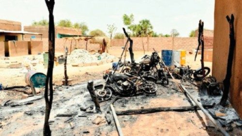  Gruppi armati devastano  il Burkina Faso  QUO-208
