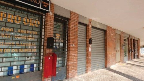 La crisi in arrivo: molti negozi a rischio QUO-213 La crisi in arrivo: molti negozi a rischio QUO-213