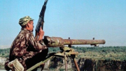 Cento morti negli scontri tra Tadjikstan e Kirghizstan QUO-214 Cento morti negli scontri tra Tadjikstan e Kirghizstan QUO-214