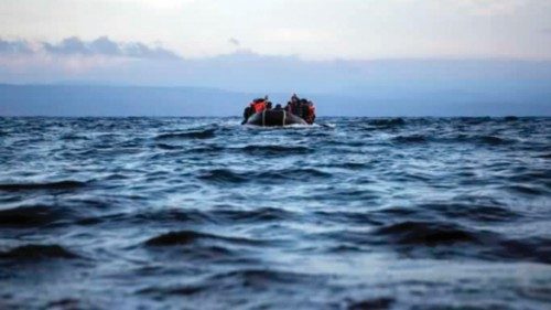  Migranti in balia delle onde al largo della Libia   QUO-215