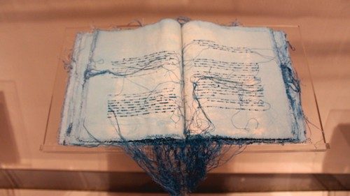 Quell’immenso tessuto di storie chiamato mondo QUO-216 Quell’immenso tessuto di storie chiamato mondo QUO-216