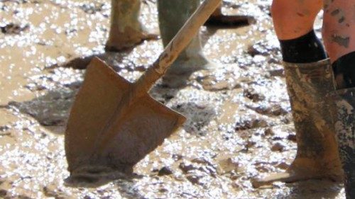 Nelle Marche, colpite da un'emergenza maltempo che ha provocato dieci vittime, ci sono gli 'angeli ... Nelle Marche, colpite da un'emergenza maltempo che ha provocato dieci vittime, ci sono gli 'angeli ...