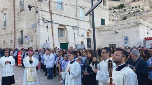  Pane spezzato  da distribuire a tutti   QUO-219