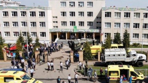  Spari in una scuola in Russia: 13 morti, anche 9 bambini   QUO-220