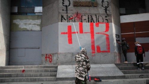epa10208492 Activists and colleagues of the 43 disappeared students of the Ayotzinapa's 'Isidro ... epa10208492 Activists and colleagues of the 43 disappeared students of the Ayotzinapa's 'Isidro ...
