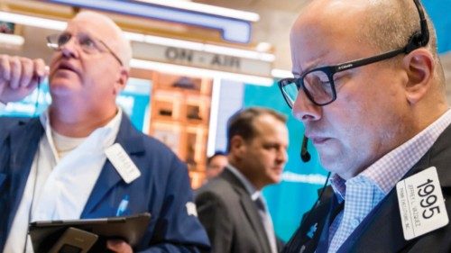 epa10213847 Traders work on the floor of the New York Stock Exchange in New York, New York, USA, 29 ...