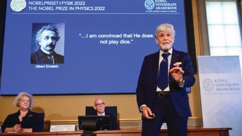 epa10222410 Thors Hans Hansson (R), member of the Nobel Committee for Physics, presents the 2022 ...