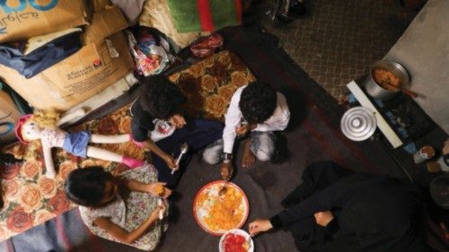 Amal Hasan and her children eat lunch at their hut in Sanaa, Yemen August 29, 2022. REUTERS/Khaled ...