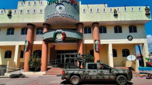 epa10226078 Members of the Mexican Army guard the area where an armed attack took place, at the ... epa10226078 Members of the Mexican Army guard the area where an armed attack took place, at the ...