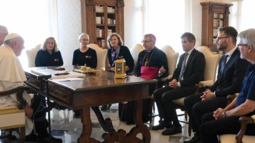 Udienza a una delegazione della Caritas dalla Danimarca QUO-230 Udienza a una delegazione della Caritas dalla Danimarca QUO-230
