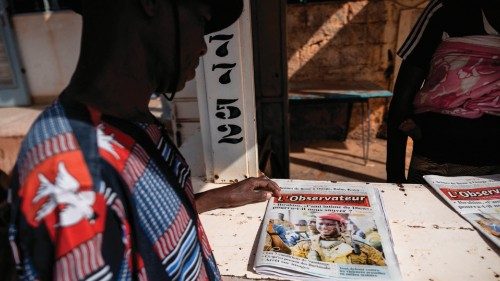 A man reads a newspaper featuring on the front page a picture of Capitain Ibrahim Traoré, the leader ...