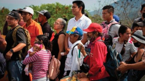 epaselect epa10208266 People wait to cross the Simon Bolivar international bridge the day of the ... epaselect epa10208266 People wait to cross the Simon Bolivar international bridge the day of the ...