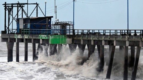 View at the port following the passage of Tropical Storm Julia, in La Libertad, El Salvador, on ... View at the port following the passage of Tropical Storm Julia, in La Libertad, El Salvador, on ...