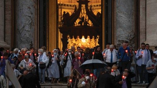 SS Francesco Santa Messa per il 60° anniversario dellinizio del Concilio Ecumenico Vaticano II