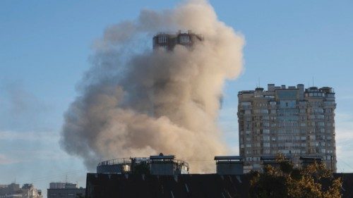 epa10248581 Smoke billows from a building hit by a drone attack in downtown Kyiv (Kiev), Ukraine, 17 ...