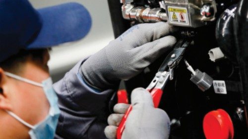 epa10249970 An employee works at SinoHytec Fuel Cell Engine Plant at Daxing International Hydrogen ... epa10249970 An employee works at SinoHytec Fuel Cell Engine Plant at Daxing International Hydrogen ...