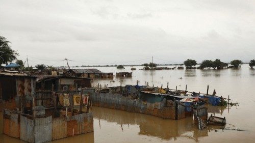 Houses are seen submerged in flood waters in Lokoja, Nigeria October 13, 2022. REUTERS/Afolabi ...