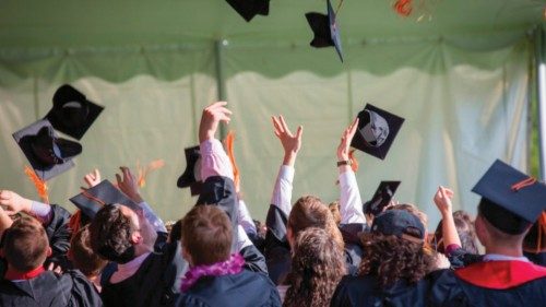 Un’educazione radicata nei valori per affrontare adeguatamente il cambiamento QUO-242 Un’educazione radicata nei valori per affrontare adeguatamente il cambiamento QUO-242