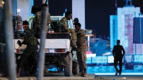Assalto di al-Shabaab a un hotel in Somalia QUO-244 Assalto di al-Shabaab a un hotel in Somalia QUO-244