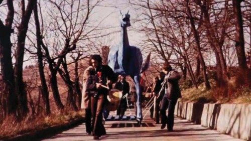 Il grande cavallo blu, un «ingombro» da scartare QUO-245 Il grande cavallo blu, un «ingombro» da scartare QUO-245