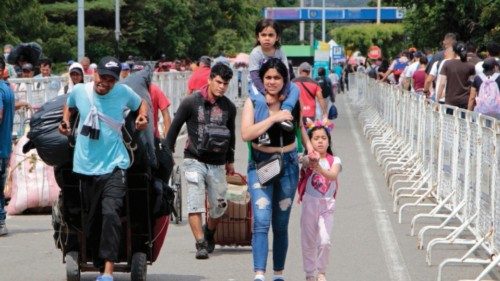epaselect epa10263904 People walk across the Simon Bolivar International Bridge in the first month ... epaselect epa10263904 People walk across the Simon Bolivar International Bridge in the first month ...