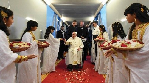  Papa Francesco è in Bahrein  QUO-251