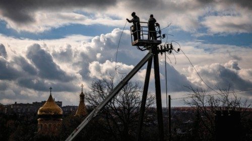TOPSHOT - Communal workers repair power lines cut by shelling in the town of Kupiansk, Kharkiv ... TOPSHOT - Communal workers repair power lines cut by shelling in the town of Kupiansk, Kharkiv ...