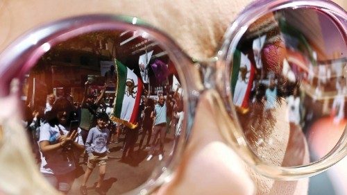 epaselect epa10287386 Protesters are reflected in a pair of sunglasses as they take part in a ...