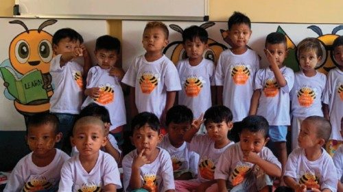 Piccole api crescono QUO-256 Piccole api crescono QUO-256