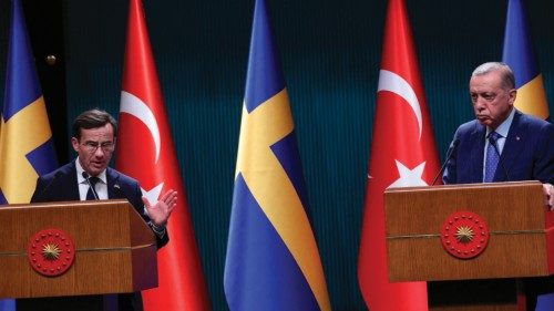 Turkish President Recep Tayyip Erdogan (R) and Swedish Prime Minister Ulf Kristersson (L) hold a ...