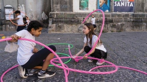 Per riaccendere i sorrisi negati QUO-263 Per riaccendere i sorrisi negati QUO-263