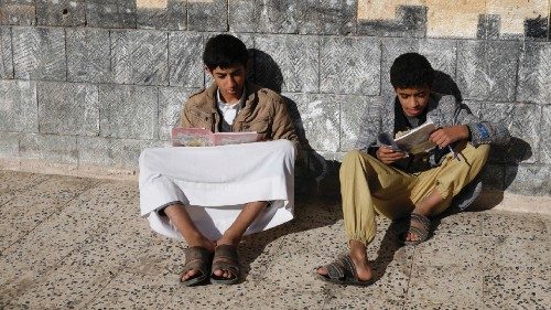 epa10306536 Yemeni pupils gather prior to a midterm exam at a public school in Sana'a, Yemen, 15 ...