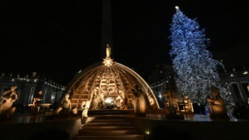  L’inaugurazione del presepe  e dell’illuminazione dell’albero di Natale  in piazza San Pietro   ...