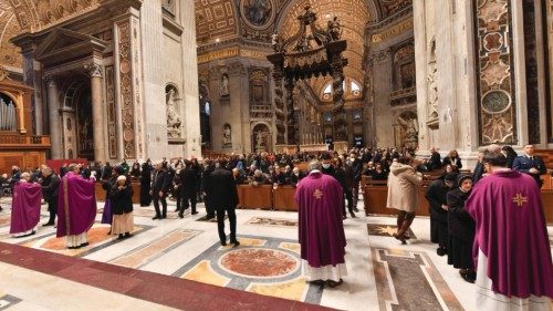  Messa per i dipendenti vaticani  in preparazione al Natale  QUO-287