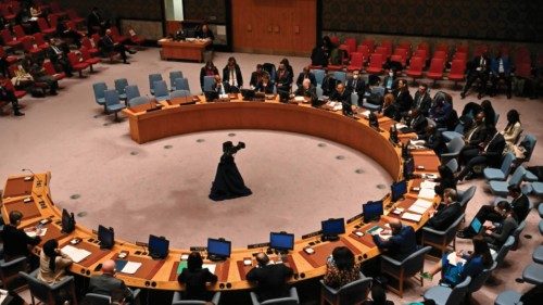 A general view shows a United Nations Security Council meeting during a vote on a draft resolution ...