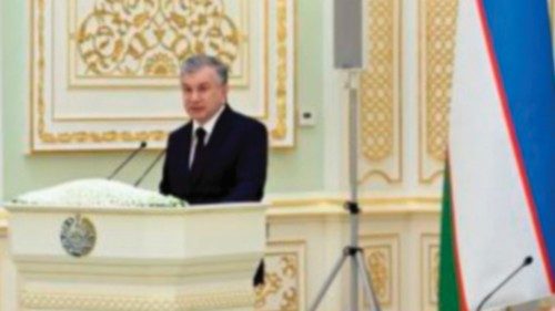 L’Uzbekistan si prepara al referendum sulla Costituzione QUO-297 L’Uzbekistan si prepara al referendum sulla Costituzione QUO-297