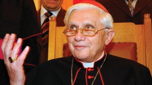 epa10383528 (FILE) - Josef Cardinal Ratzinger gesturing before signing the Golden Book of the city ...