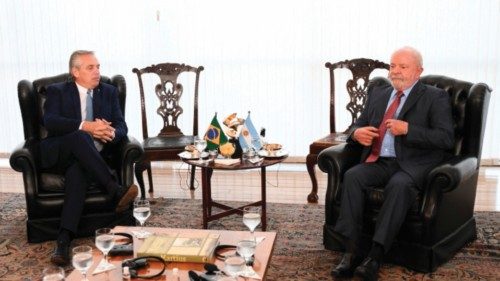 Brazil's President Luiz Inacio Lula da Silva (R) and Argentina's President Alberto Fernandez (L) ...