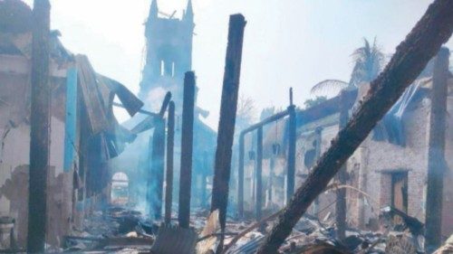    Distrutta  dai militari storica chiesa in Myanmar  QUO-014