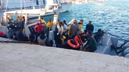  Altri  sbarchi  di migranti  a Lampedusa  QUO-019