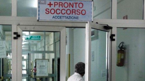  Sanità italiana in affanno tra carenza  di fondi e di personale  QUO-020